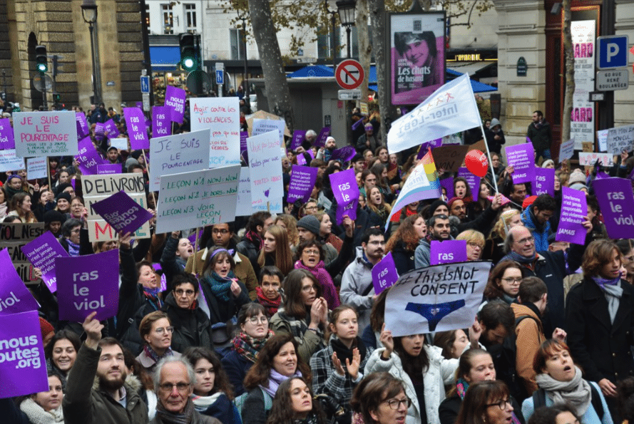 Chaque 25 novembre, les associations féministes manifestent pour demander davantage de moyen pour la lutte contre les violences sexistes et sexuelles. Crédit photo : Jeanne Menjoulet / Flikr