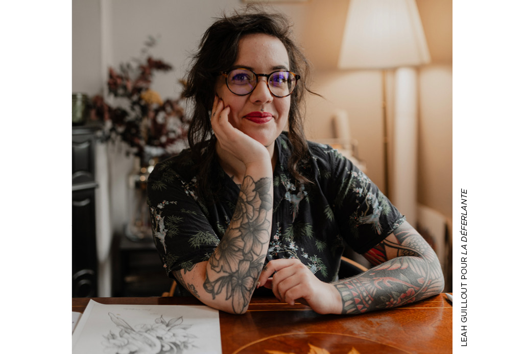 La tatoueuse Pia Beaumont, dans son espace de travail, à Limoges, le 12 mars 2024.