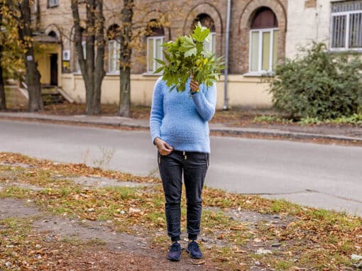 Tamara, 31 ans, enceinte de sept mois et mère de trois enfants, vit depuis mai 2024 dans un centre d’hébergement pour femmes victimes de violences conjugales à Kyiv.