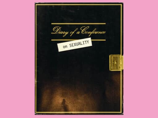 Présenté comme un journal de bord collaboratif, le programme de la neuvième édition de la Scholar and feminist conference est un document précieux : il témoigne de l’intense travail de préparation de la fameuse Conférence universitaire et féministe sur la sexualité organisée au Barnard College, le 24 avril 1982, événement marquant des Sex Wars. Crédit : Hannah Alderfer, Marybeth Melson / Design and production : Hannah Alderfer, Beth Jaker, Marybeth Nelson / Academic Coordinator : Carole S. Vance.