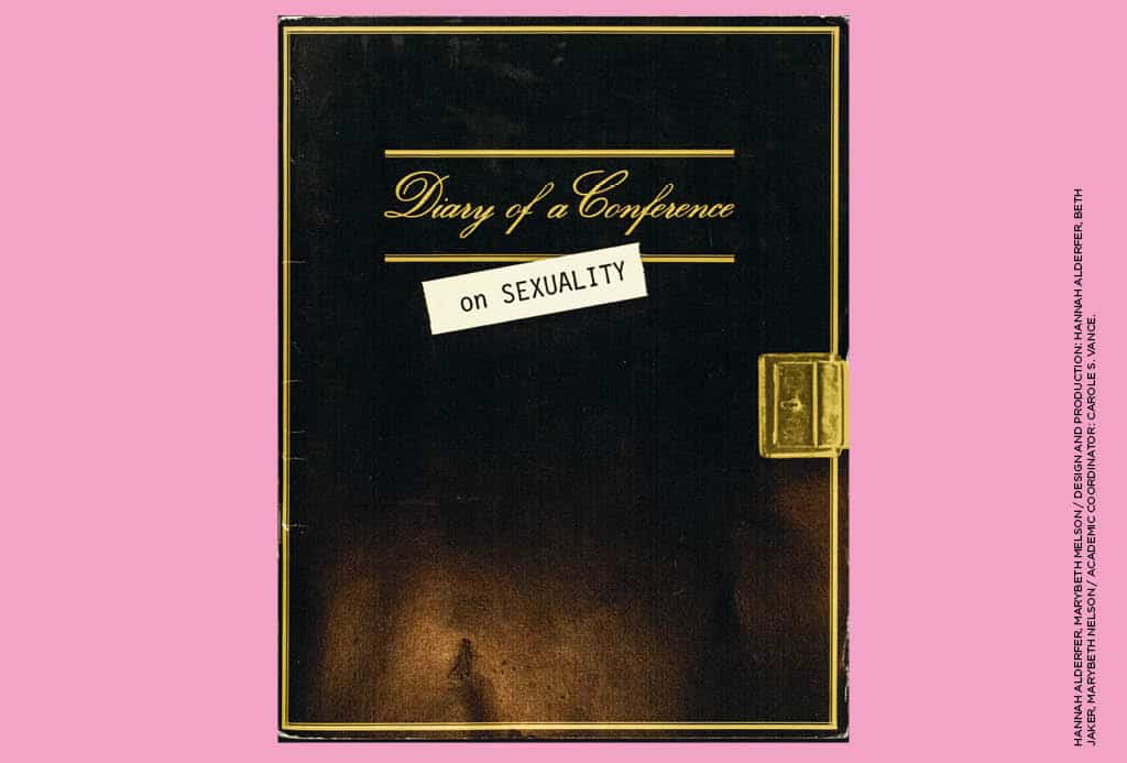Présenté comme un journal de bord collaboratif, le programme de la neuvième édition de la Scholar and feminist conference est un document précieux : il témoigne de l’intense travail de préparation de la fameuse Conférence universitaire et féministe sur la sexualité organisée au Barnard College, le 24 avril 1982, événement marquant des Sex Wars. Crédit : Hannah Alderfer, Marybeth Melson / Design and production : Hannah Alderfer, Beth Jaker, Marybeth Nelson / Academic Coordinator : Carole S. Vance.